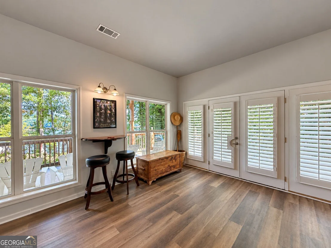 Photo of 669 Shorewood Circle