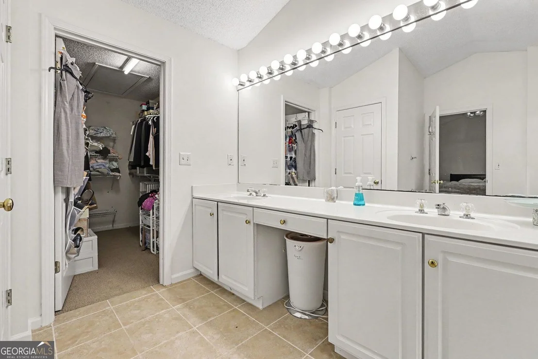 Photo of 3725 Longlake Drive