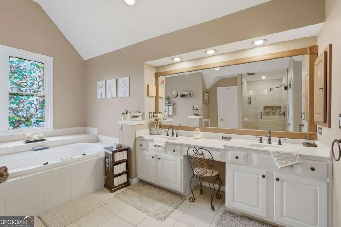 Photo of 214 Glenbrook Lane