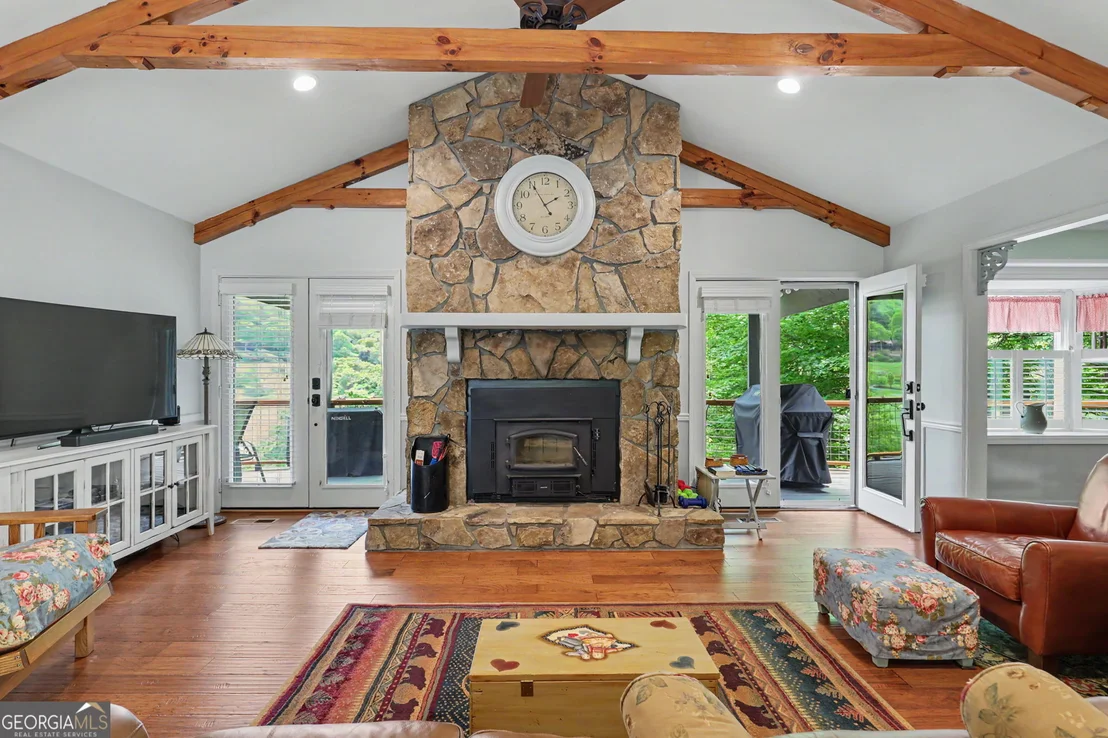 Photo of 854 Saddleback Circle