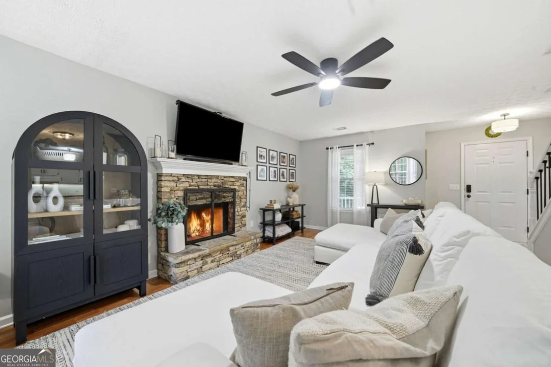 Photo of 3063 Rockview Drive