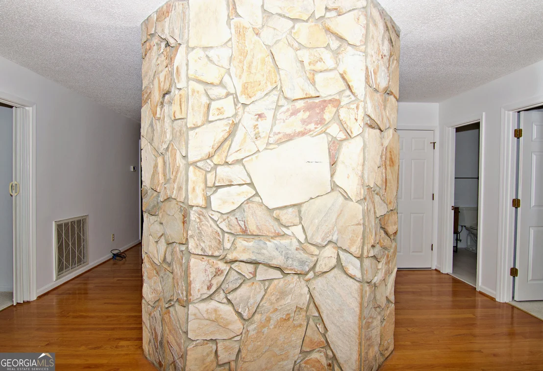 Photo of 108 Windy Point N