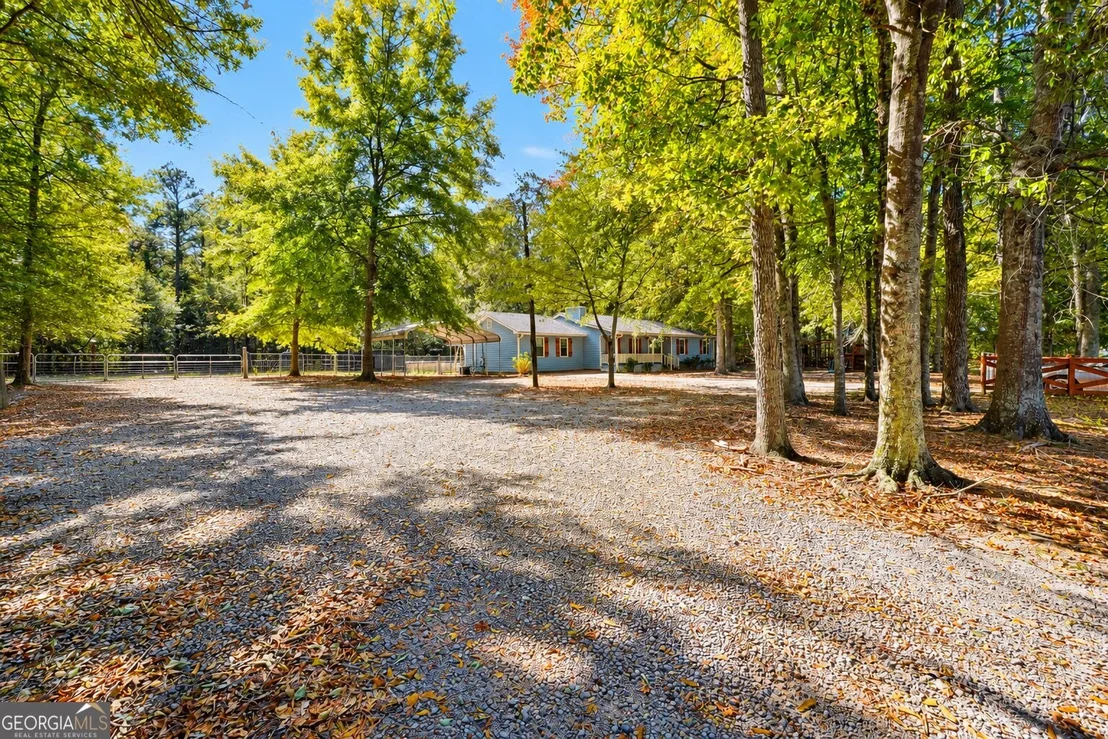 Photo of 370 Davis Road