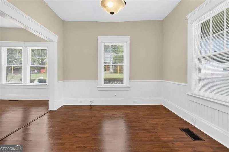 Photo of 1070 Forest Avenue