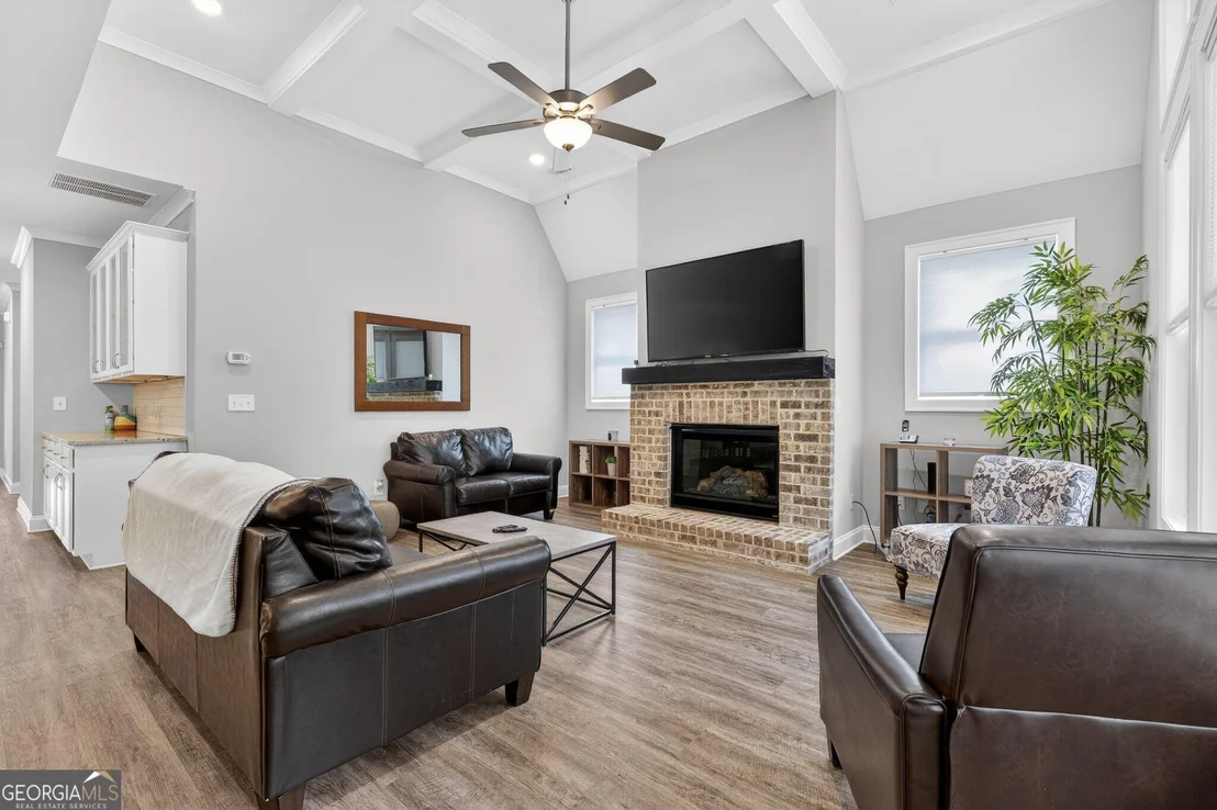 Photo of 325 Edgewater Drive