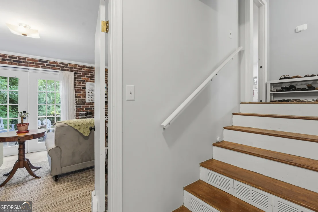 Photo of 1179 Matthews Place