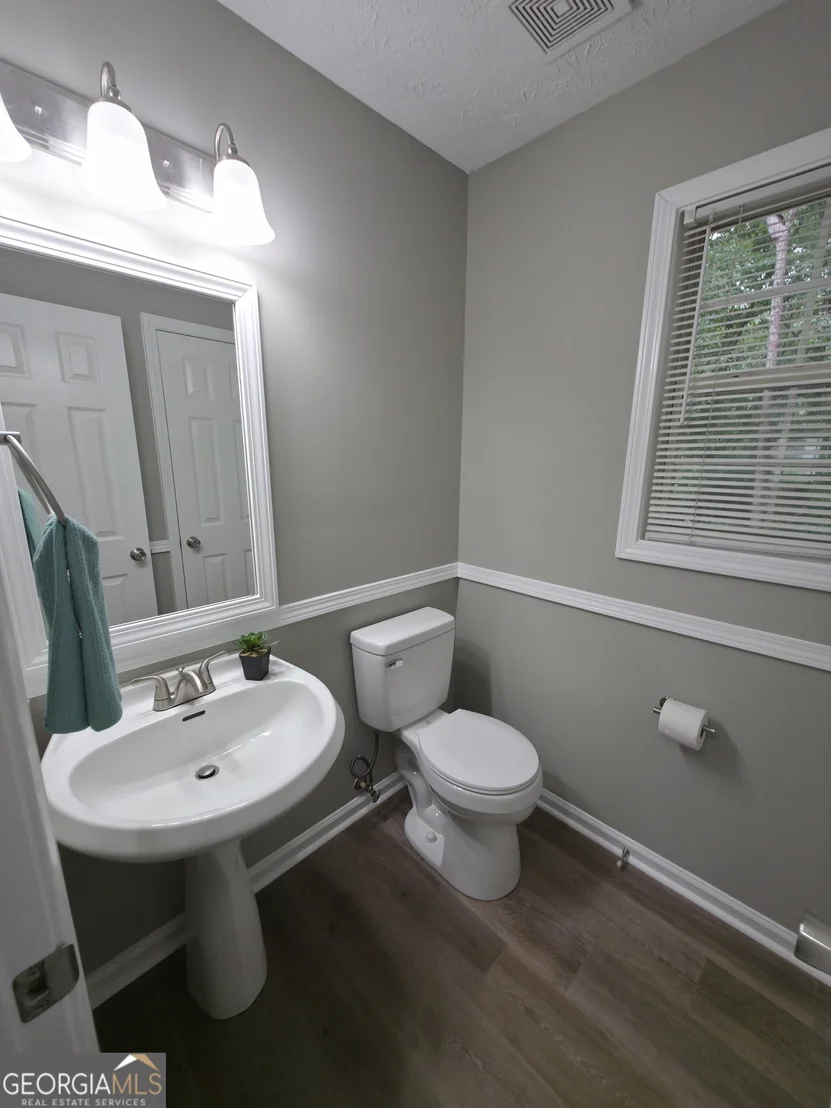 Photo of 160 Williamsburg Way