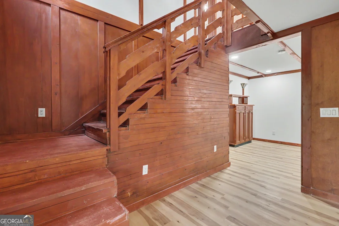 Photo of 996 Crestview Drive