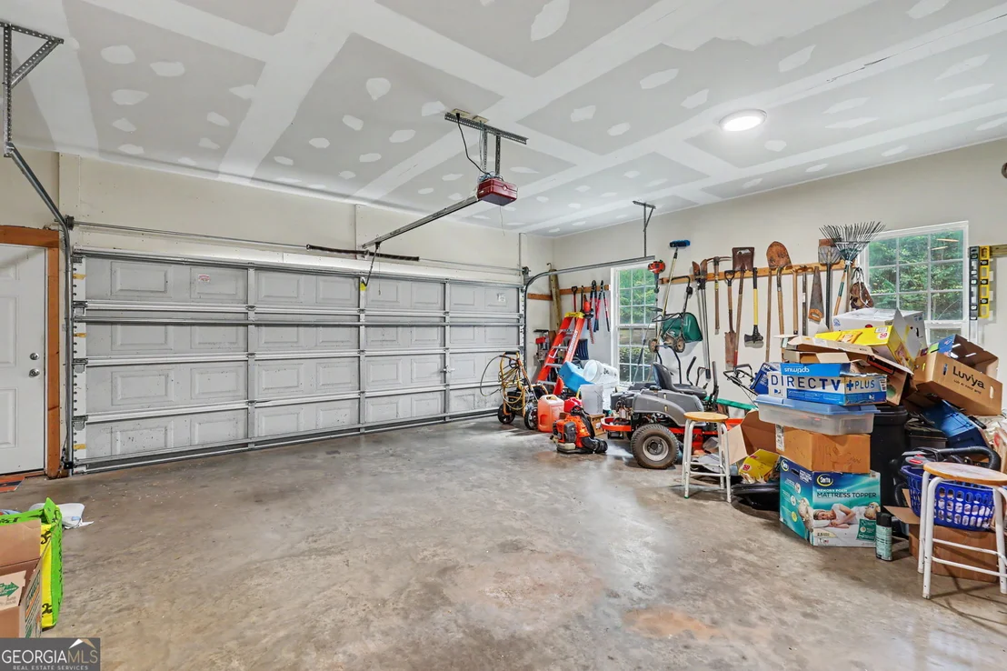 Photo of 830 Lord Fleming Road