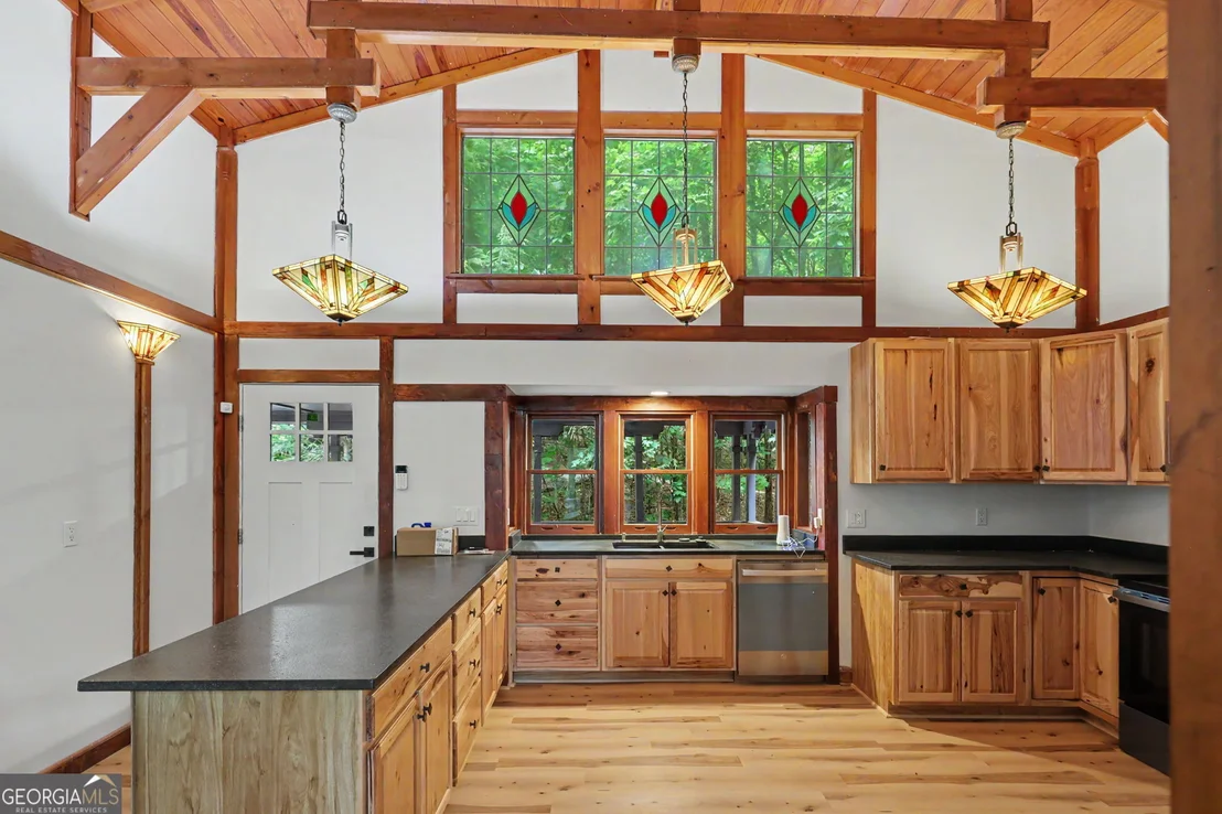 Photo of 996 Crestview Drive