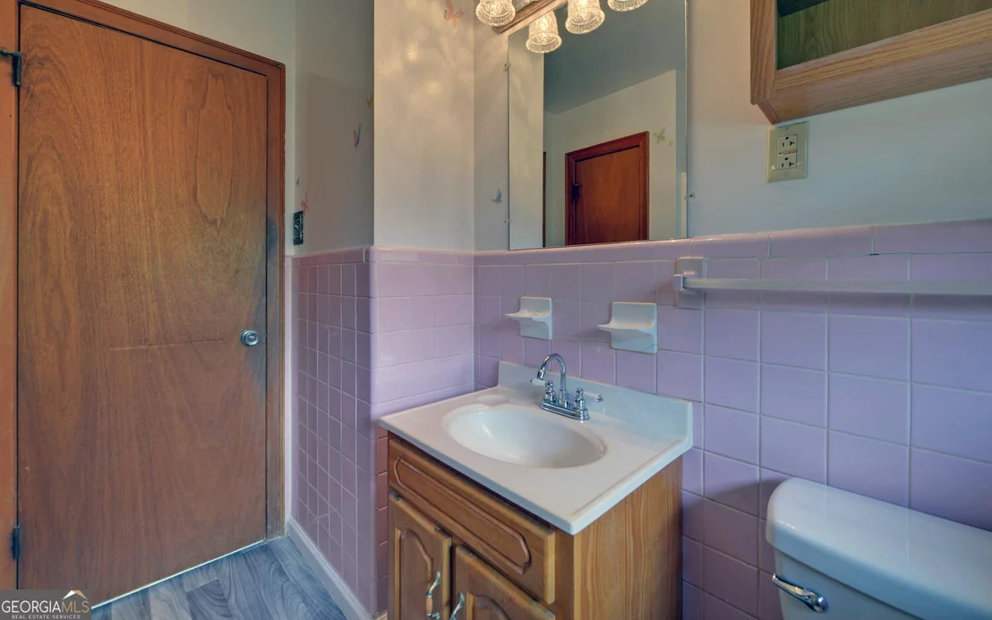 Photo of 586 Collins Road