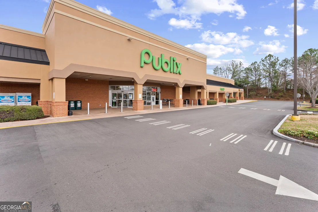 Photo of 607 W Lake Circle