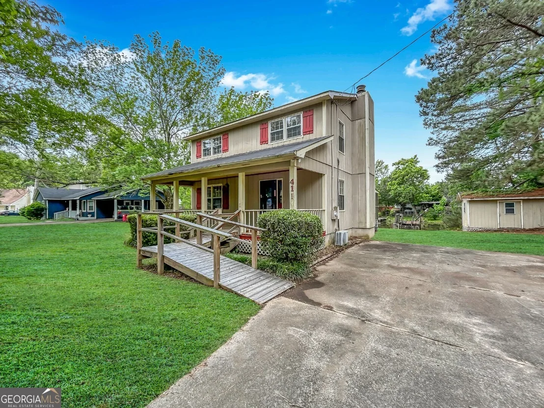 Photo of 411 Edgewater Circle