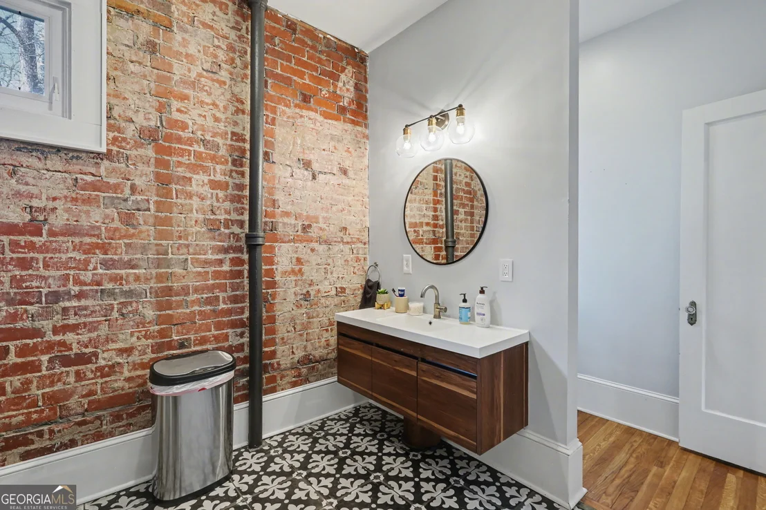 Photo of 33 Maple Street