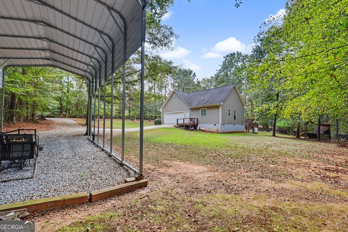 Photo of 830 Lord Fleming Road