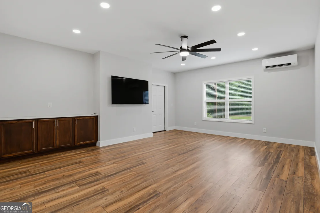 Photo of 6264 Riverview Parkway