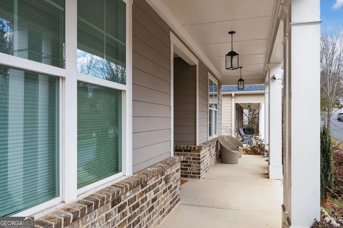 Photo of 325 Edgewater Drive