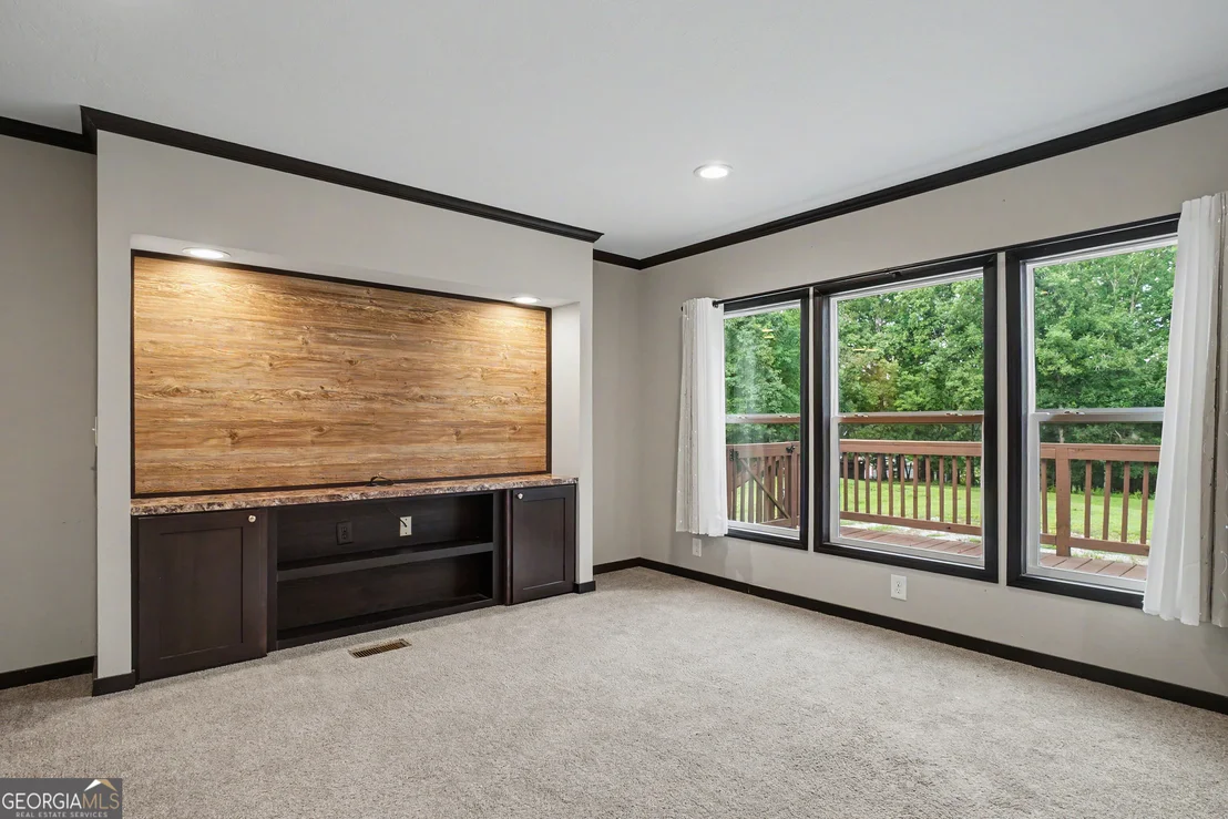 Photo of 257 Iris Drive