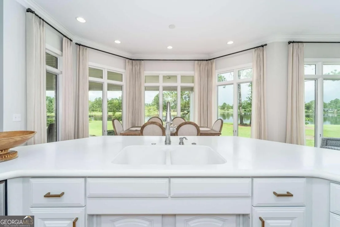 Photo of 161 Greentree Drive