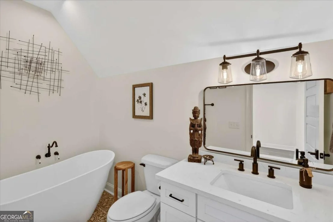 Photo of 320 Long Pond Road