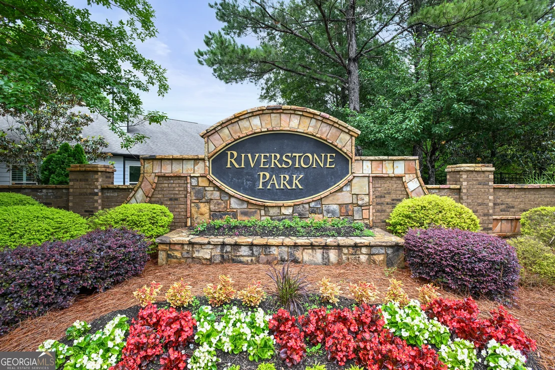 Photo of 6264 Riverview Parkway