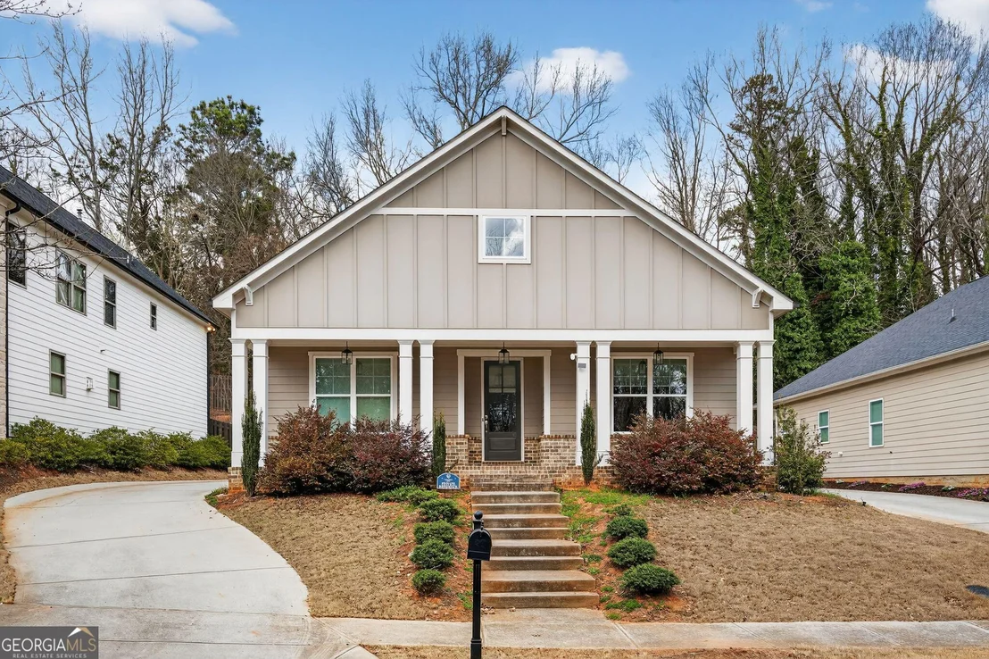 Photo of 325 Edgewater Drive