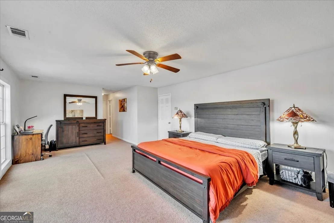 Photo of 330 Greentree Parkway