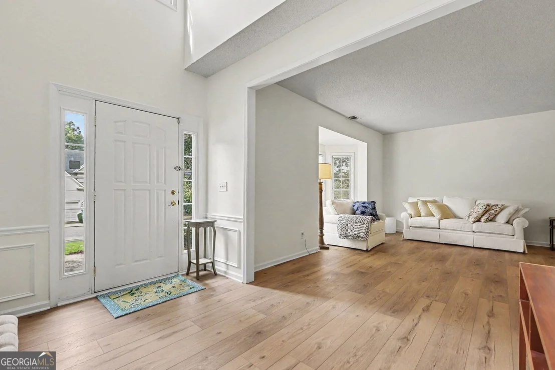 Photo of 3725 Longlake Drive