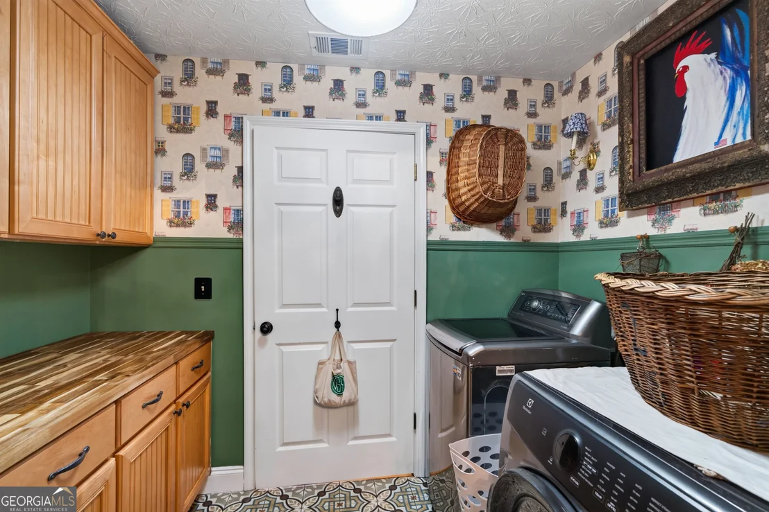 Photo of 9852 Post Road
