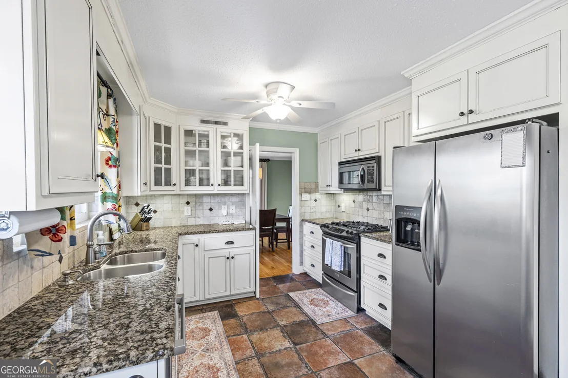 Photo of 2220 Edgewood Drive
