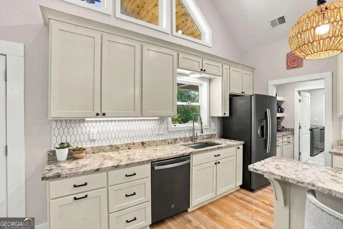 Photo of 1608 Thompson Lane