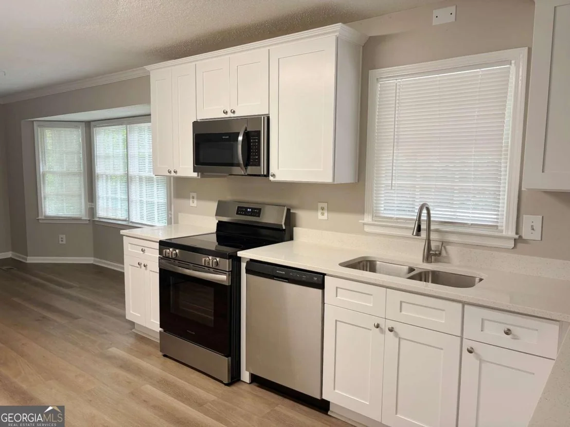 Photo of 385 Nectarine Drive