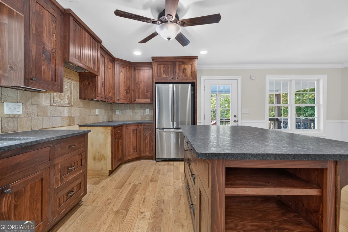 Photo of 406 Vineyard Road