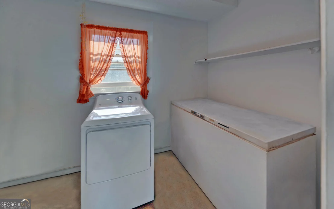 Photo of 586 Collins Road