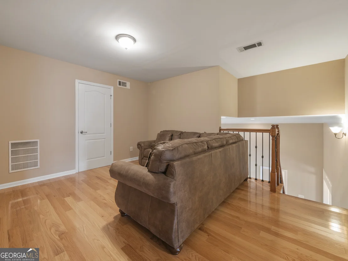 Photo of 100 Cole Point