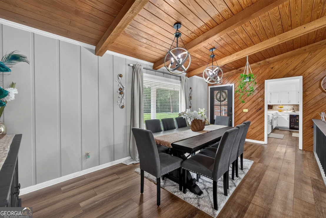 Photo of 5486 Bowen Road