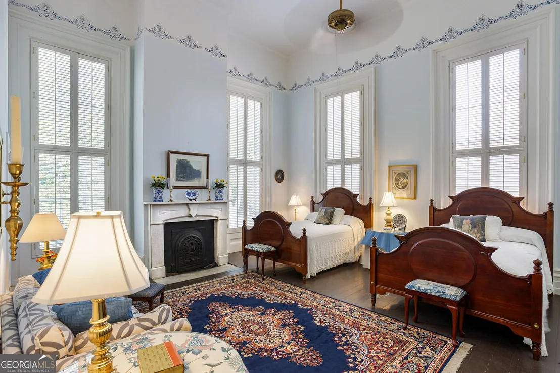 Photo of 534 W WEST BROAD Street