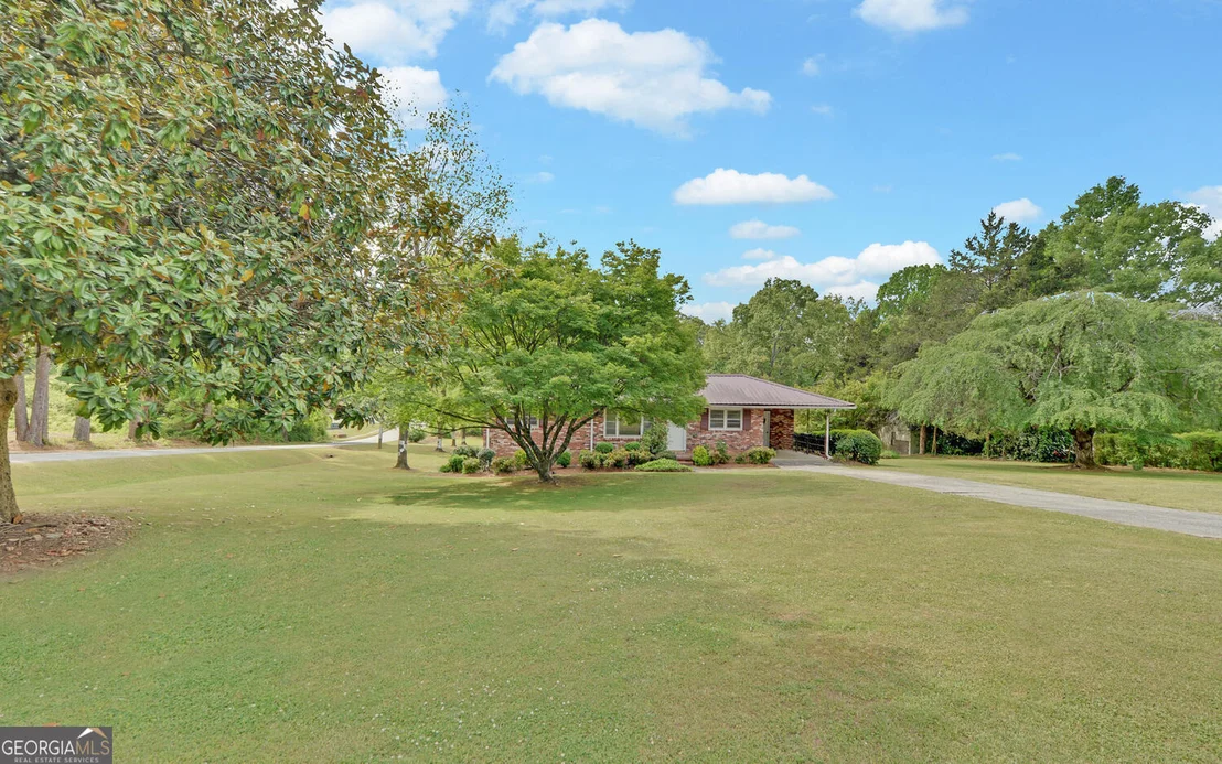 Photo of 586 Collins Road