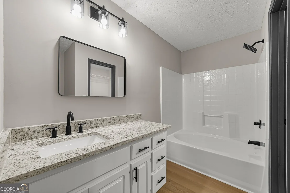 Photo of 235 Oak Circle N