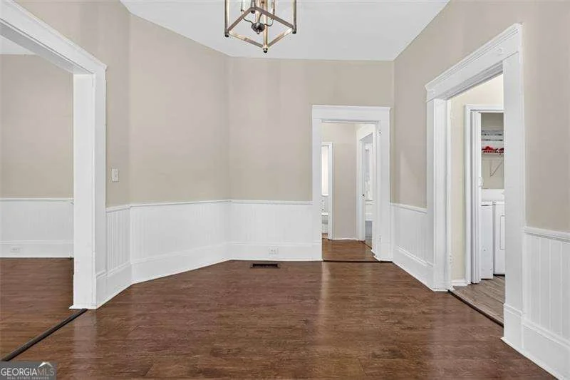 Photo of 1070 Forest Avenue