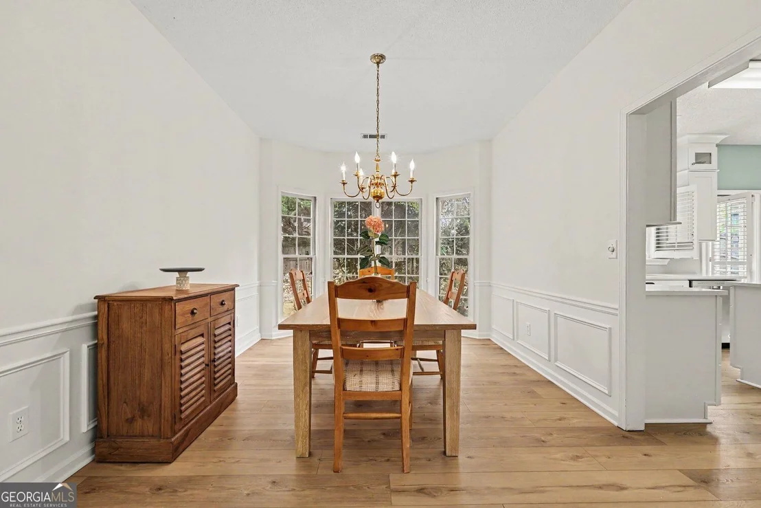 Photo of 3725 Longlake Drive