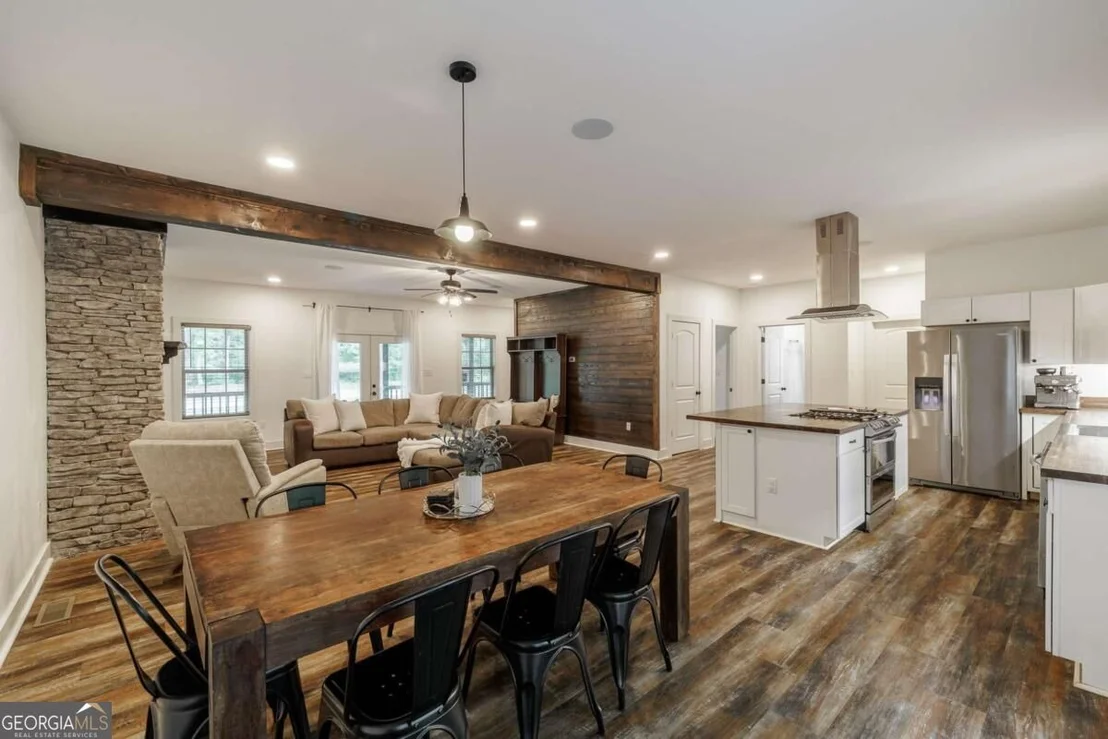 Photo of 930 James Holcomb Road