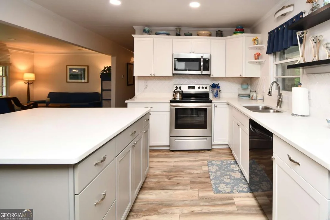 Photo of 280 Valleybrook Drive