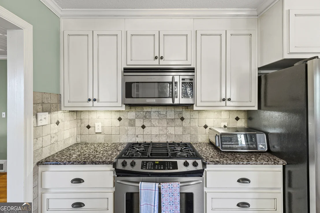 Photo of 2220 Edgewood Drive
