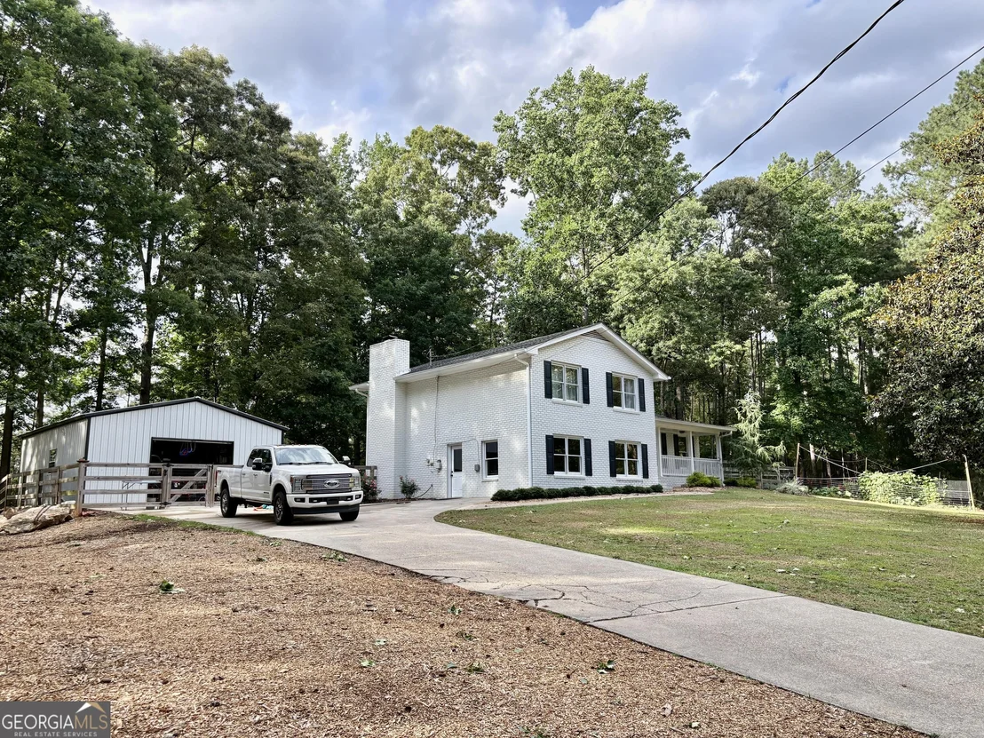 Photo of 1068 Riverside Road