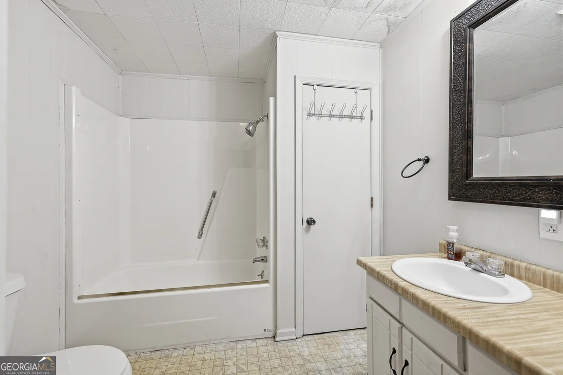 Photo of 1042 Lakeland Drive