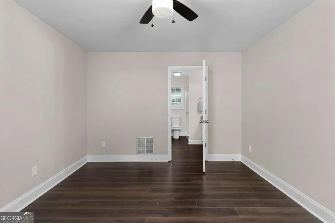 Photo of 2380 Land Road
