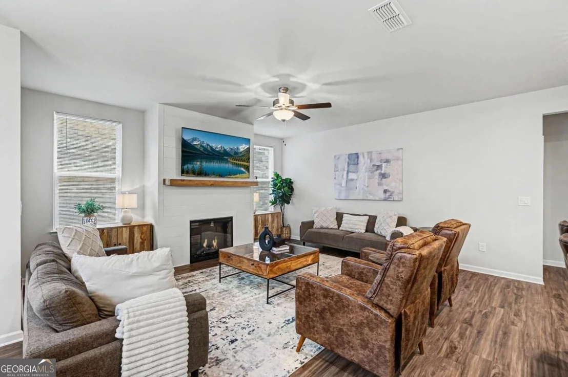 Photo of 33 Brookside Way NW
