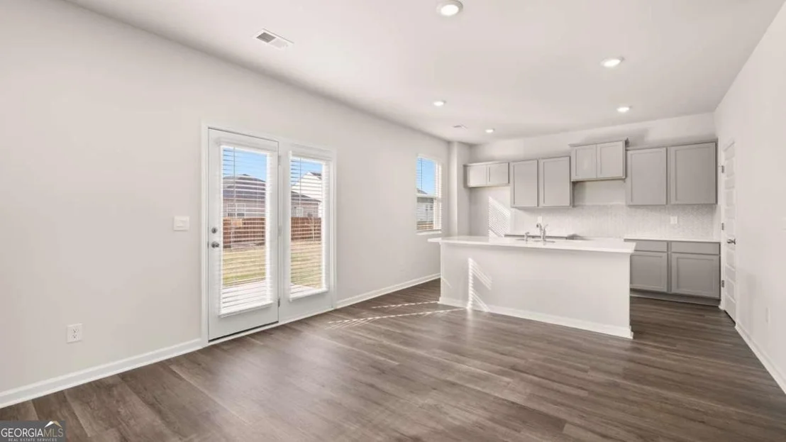 Photo of 830 Trillium Drive