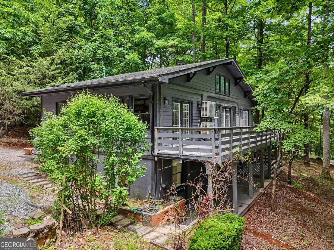 Photo of 996 Crestview Drive